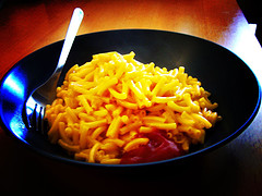 macaroni and cheese in blue bowl with spoon