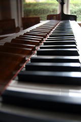 side view of piano keyboard