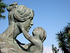 statue of mother with small child