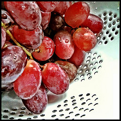 red grapes in bowl
