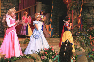 4 Disney princesses singing song